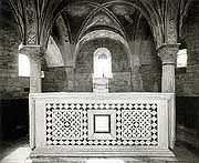 The altar with the remains  of St.Miniato